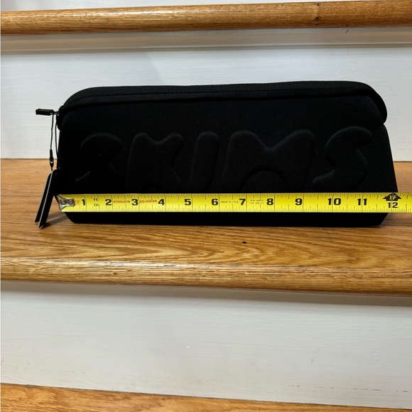 SKIMS clutch - Picture 3 of 7